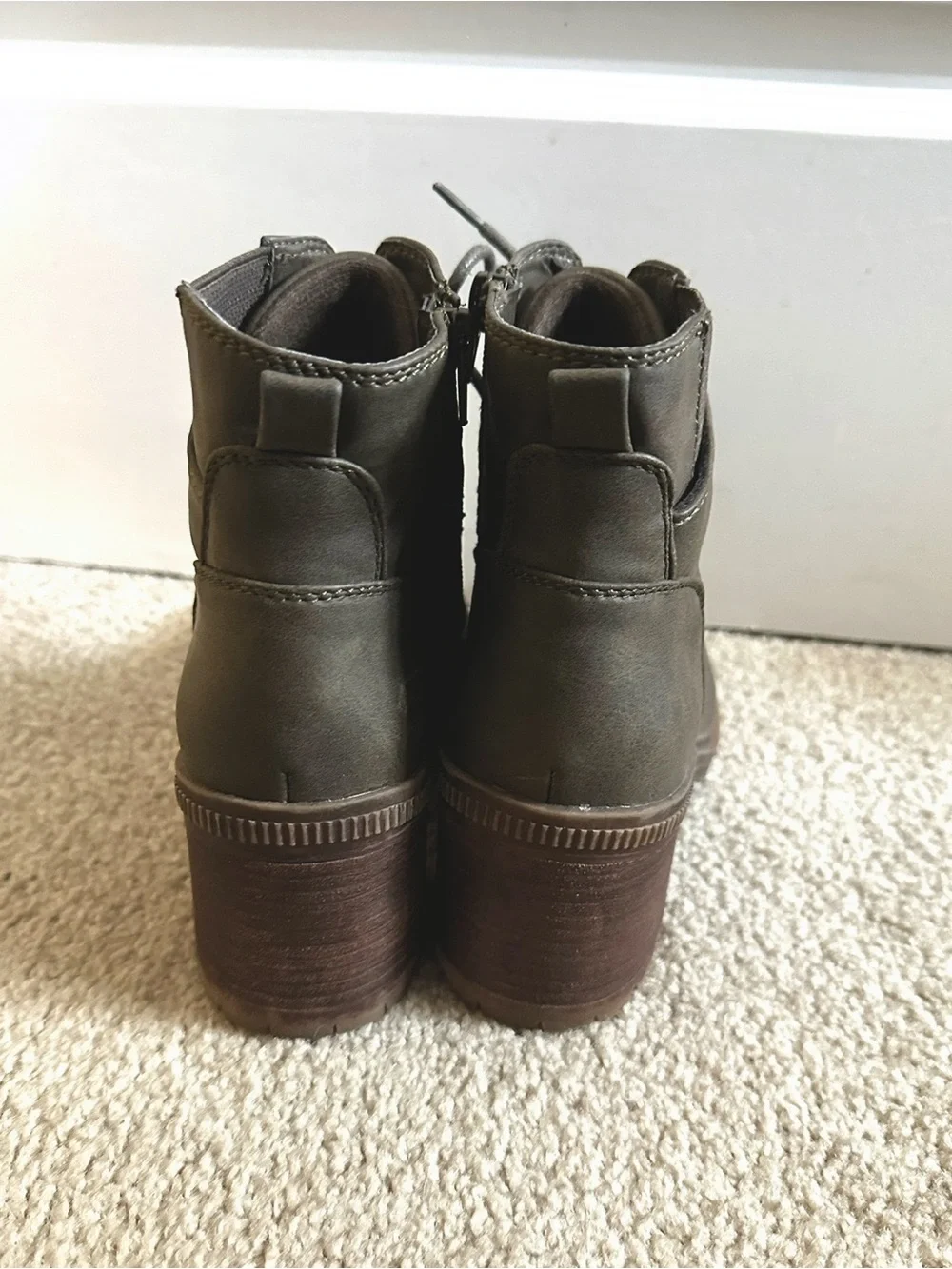 Crown Vintage Women's Olive Ankle Boots - Size 8.5